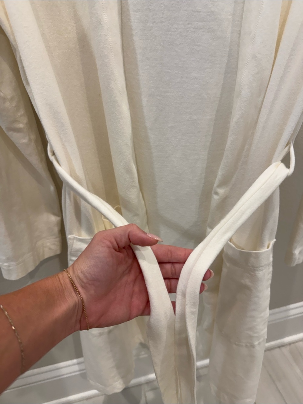 GAP Cream Open-Front Robe with Pockets - Picture 4 of 6